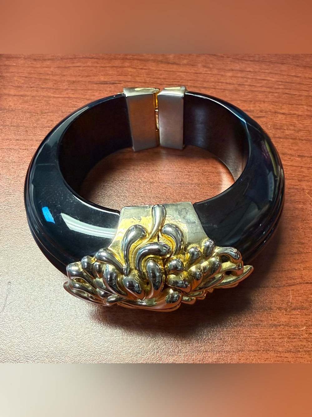 Vintage Inna Cytrine Paris Fleur Chrysanthemum Black Lucite Clamper Bracelet